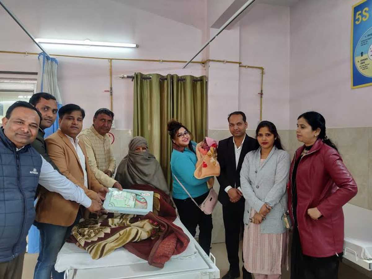 राष्ट्रीय बालिका दिवस पर नवजात बच्चियों को वितरित किया बेबी हेल्थ किट